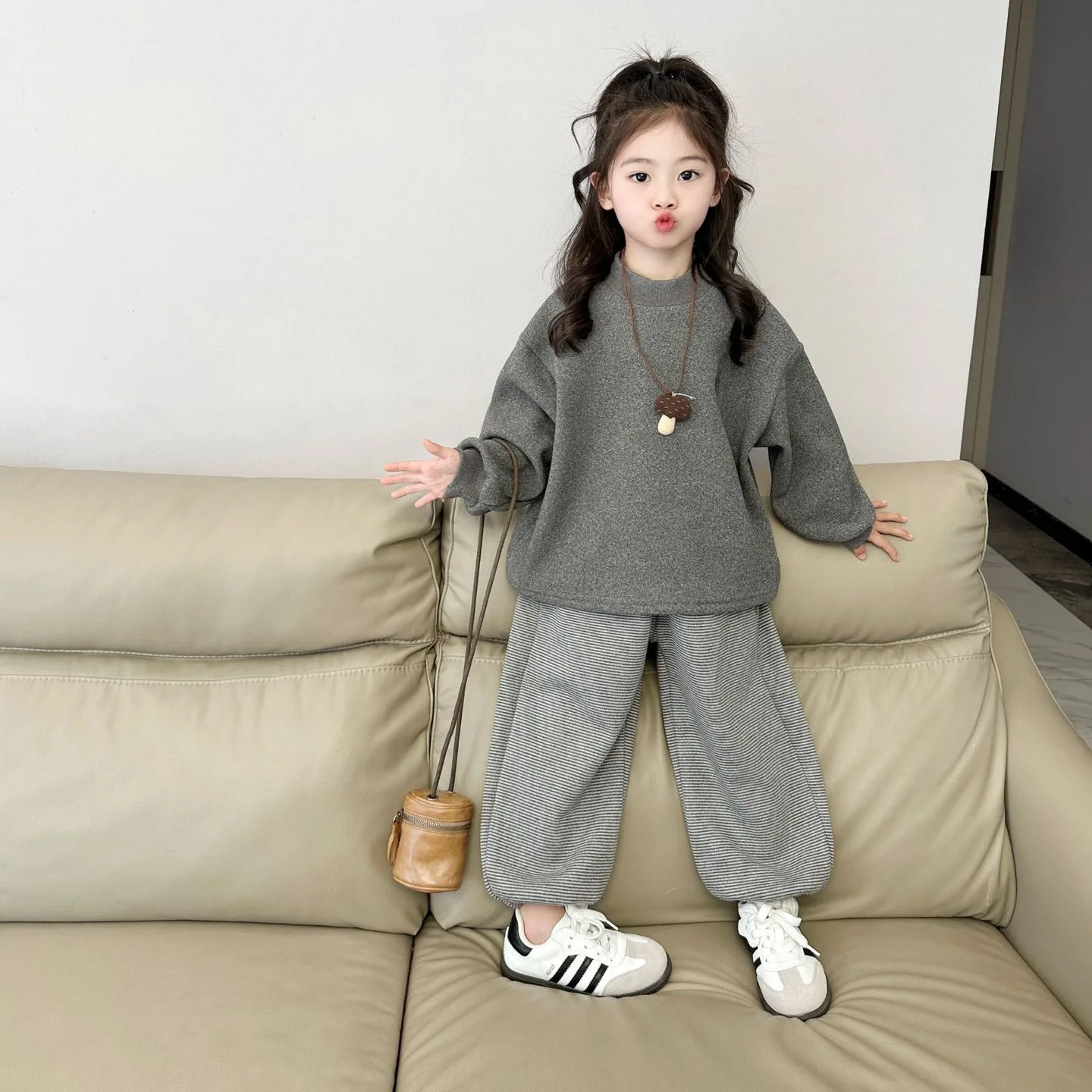 Girls Suit 2024 Winter New Childrens Clothing Girls Baby Fashion Plus Cashmere Hoodie Striped Pants Two-piece Set Casual