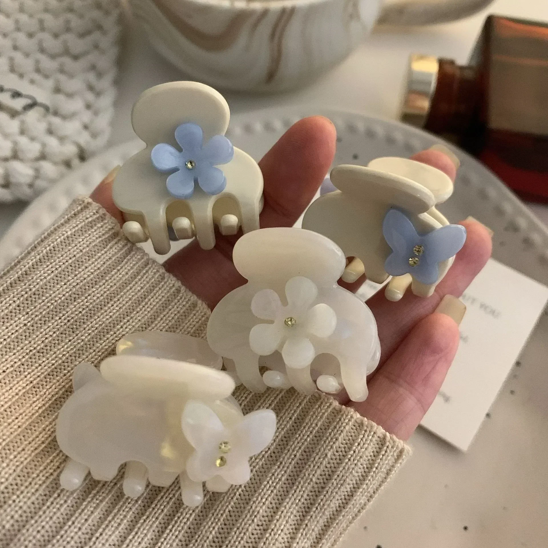 BYL Mini Hair Clips Acetate Hair Claw Blue and White Three-dimensional Flower Butterfly Shark Clip Female Hair Accessories