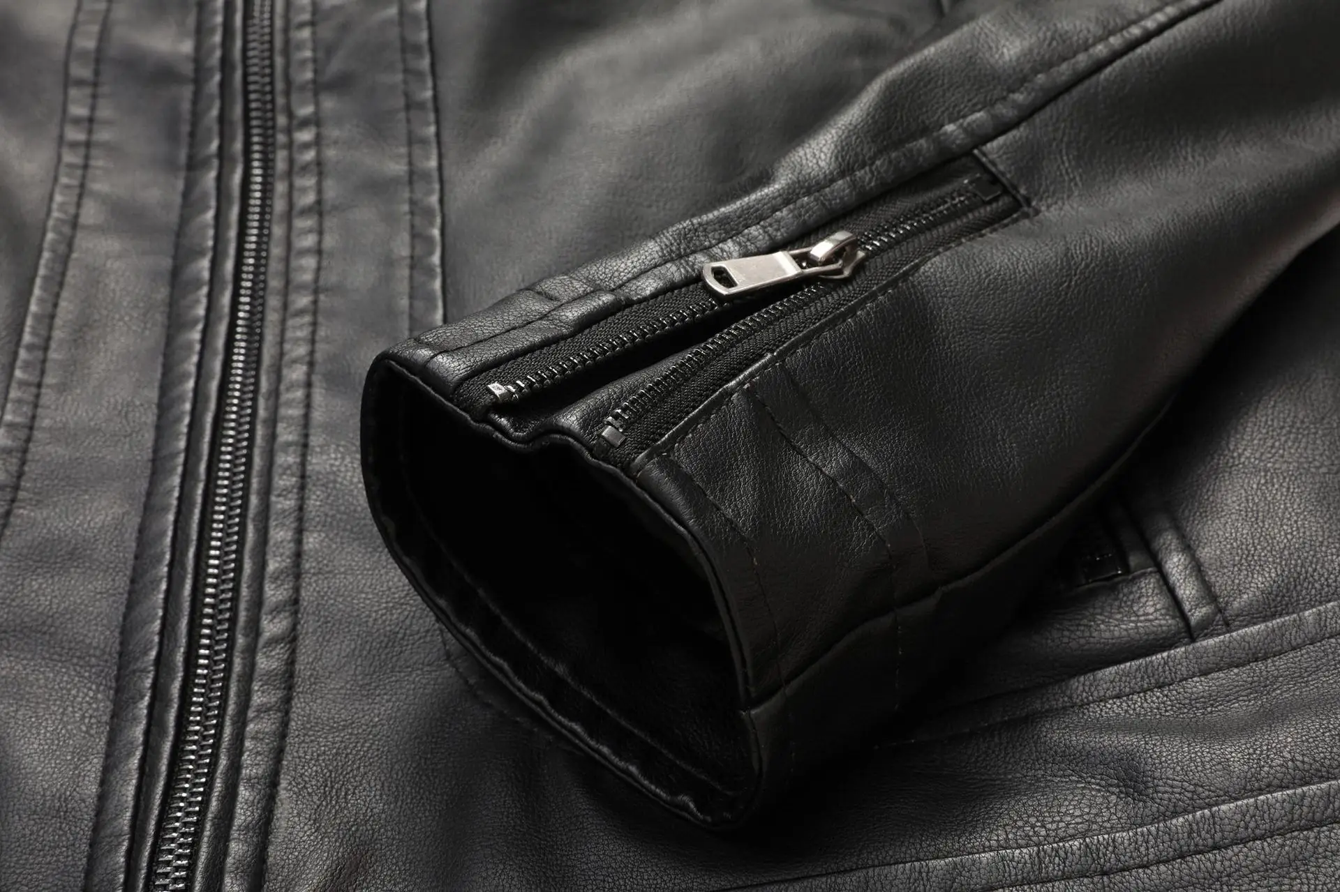 Winter Black PU Leather Jacket Men Fleece Warm Motorcycle Jackets Slim Street Fashion BLack Biker Coat Pleated Design Zipper