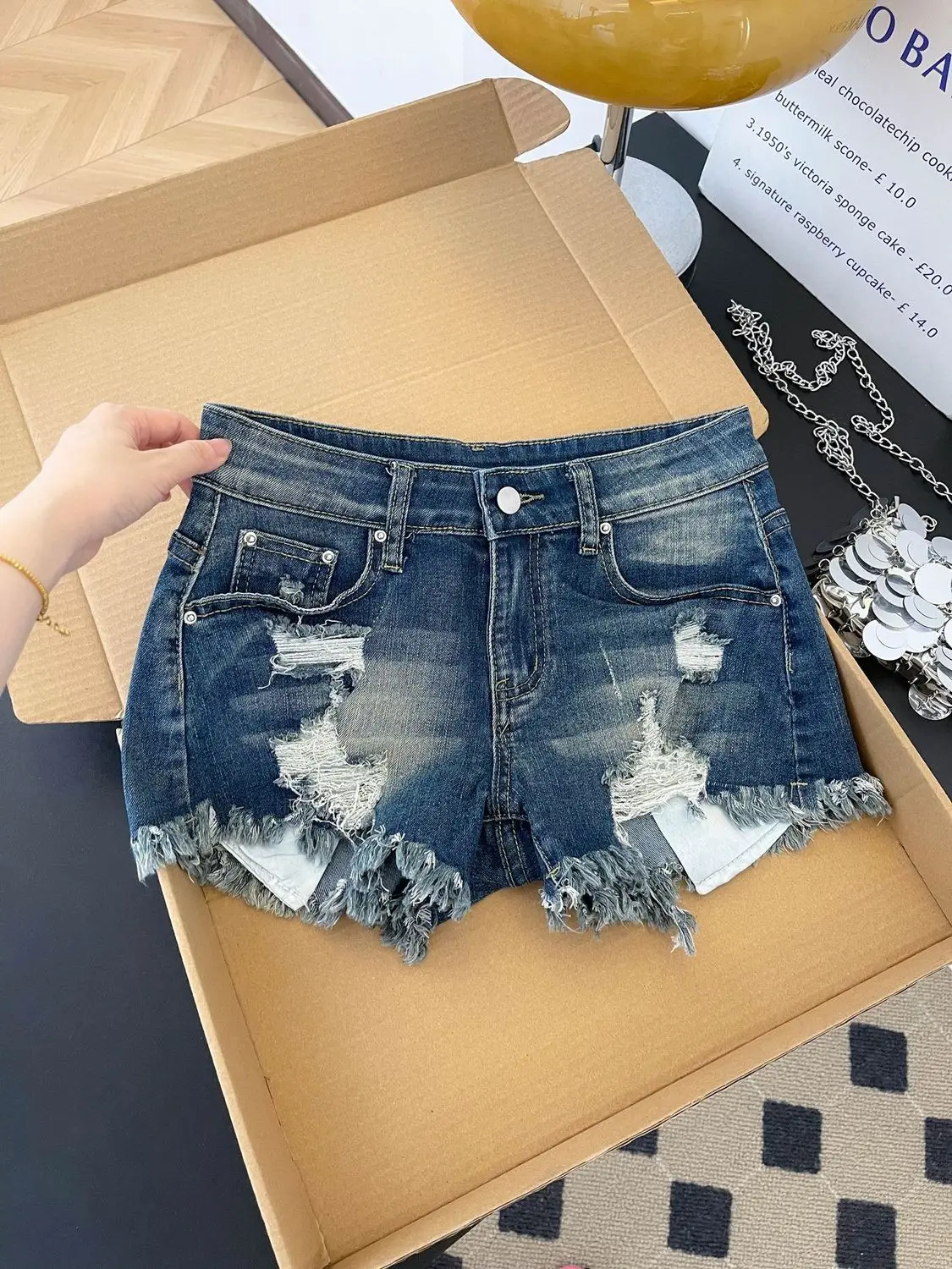 Retro Old Ripped Denim Shorts Women's Summer New Spice Girl Low Waist Rough Edge Wide Leg Hot Pants view 3