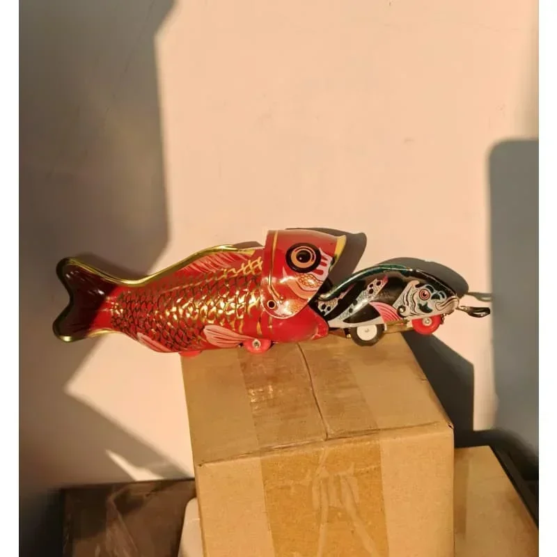 

[Funny] Adult Collection Retro Wind up toy Metal Tin whale eating fish Big fish eat little fish Clockwork toy figure vintage toy
