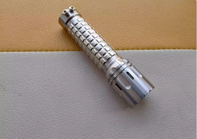 

USED EDC Titanium alloy three eye flashlight/with auxiliary light (without back clip)