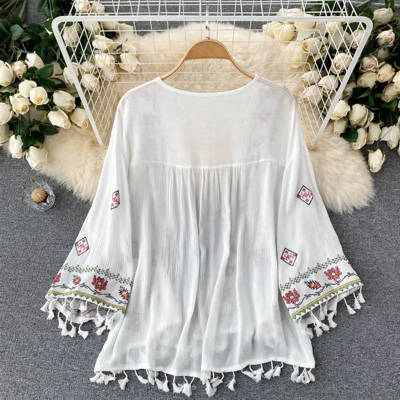 Camisa de verano para mujer, cárdigan de gasa con borlas bordadas, estilo bohemio, ceñido a la cintura, Tops cortos, E015