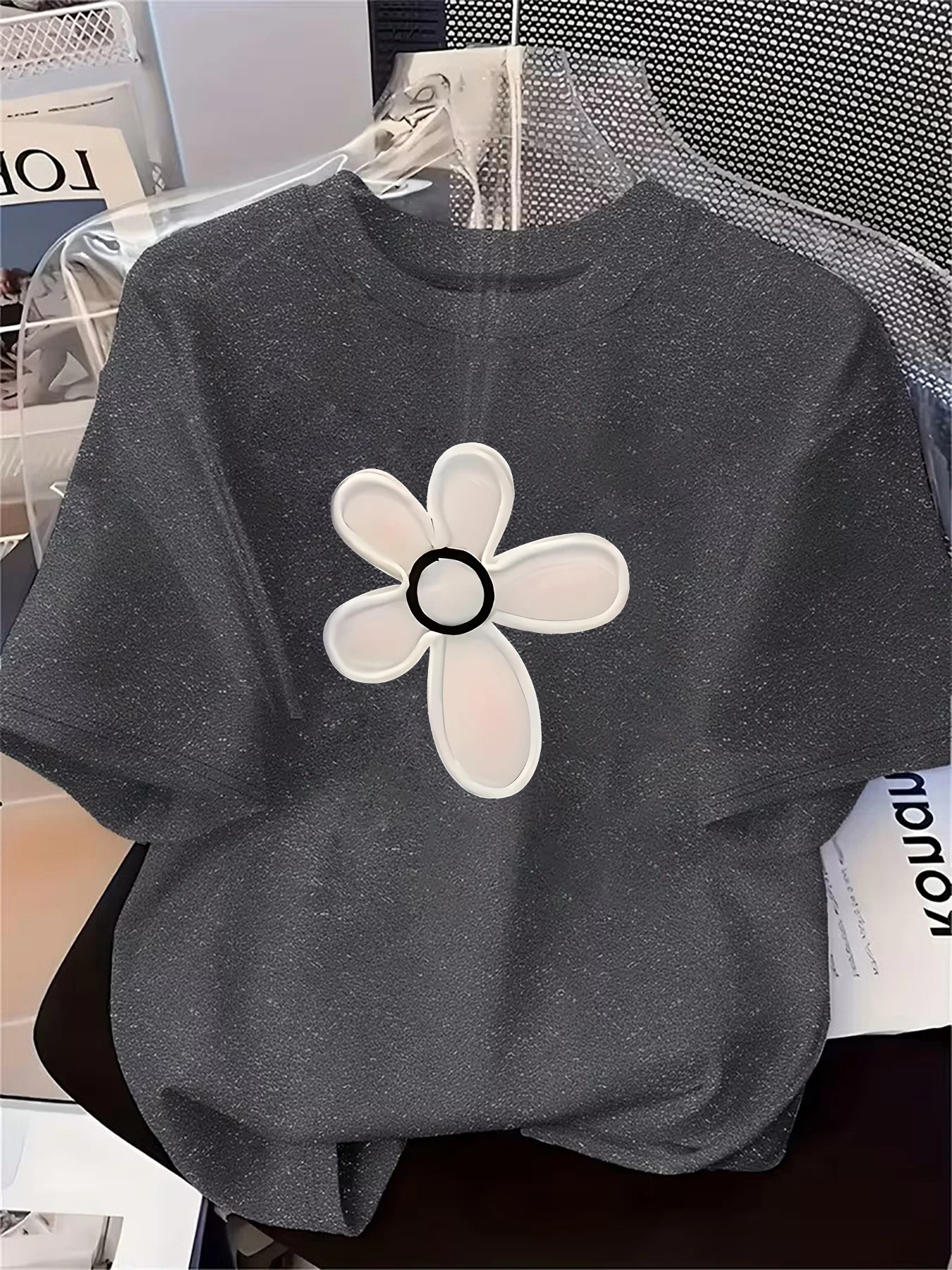 Women's White Flower Pattern Printed T-shirt, Fashionable and Casual Round Neck Comfortable Top, Unique and Personalized T-shirt