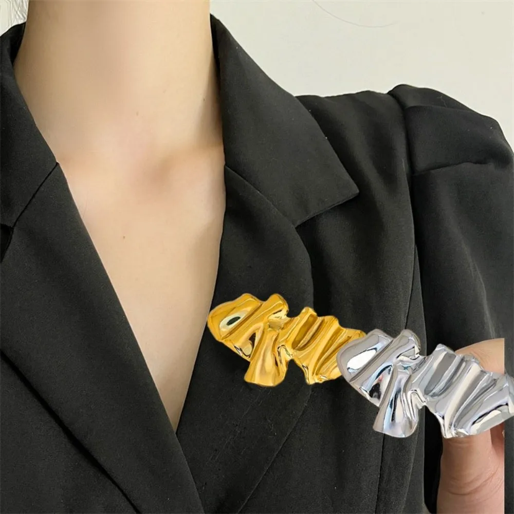 Abstract Irregular Brooches Gold Plated Silver Color Geometric Brooches Metal Waterproof Lapel Pins Jewelry Accessories