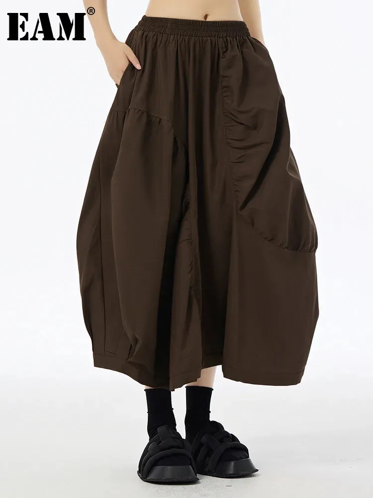 

[EAM] High Elastic Waist Coffee Irregular Pleated Casual Midi Half-body Skirt Women Fashion Tide New Spring Autumn 2024 1DH6613