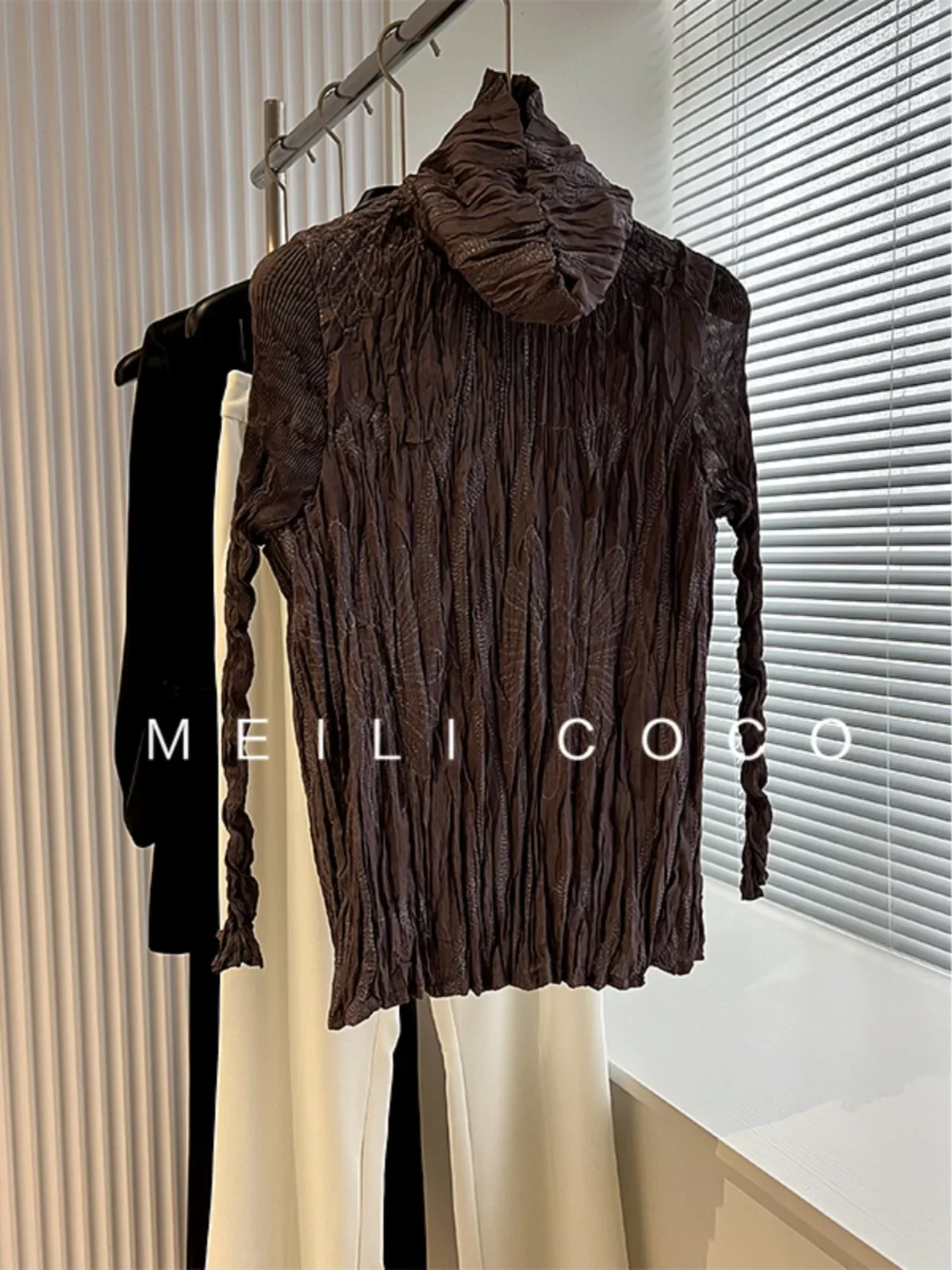 2024 Autumn New High Neck Solid Color Bottoming Shirt Miyake Pleated Solid Color Fashion Temperament Versatile Women\'s Tops