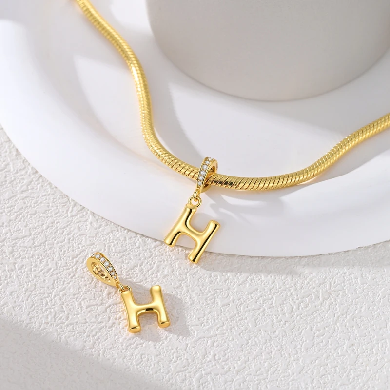 متوافق مع 925 من الفضة الإسترليني المكونة من 26 حرفًا إنجليزيًا مع هدايا قلادة سوار DIY مع أسماء للأصدقاء