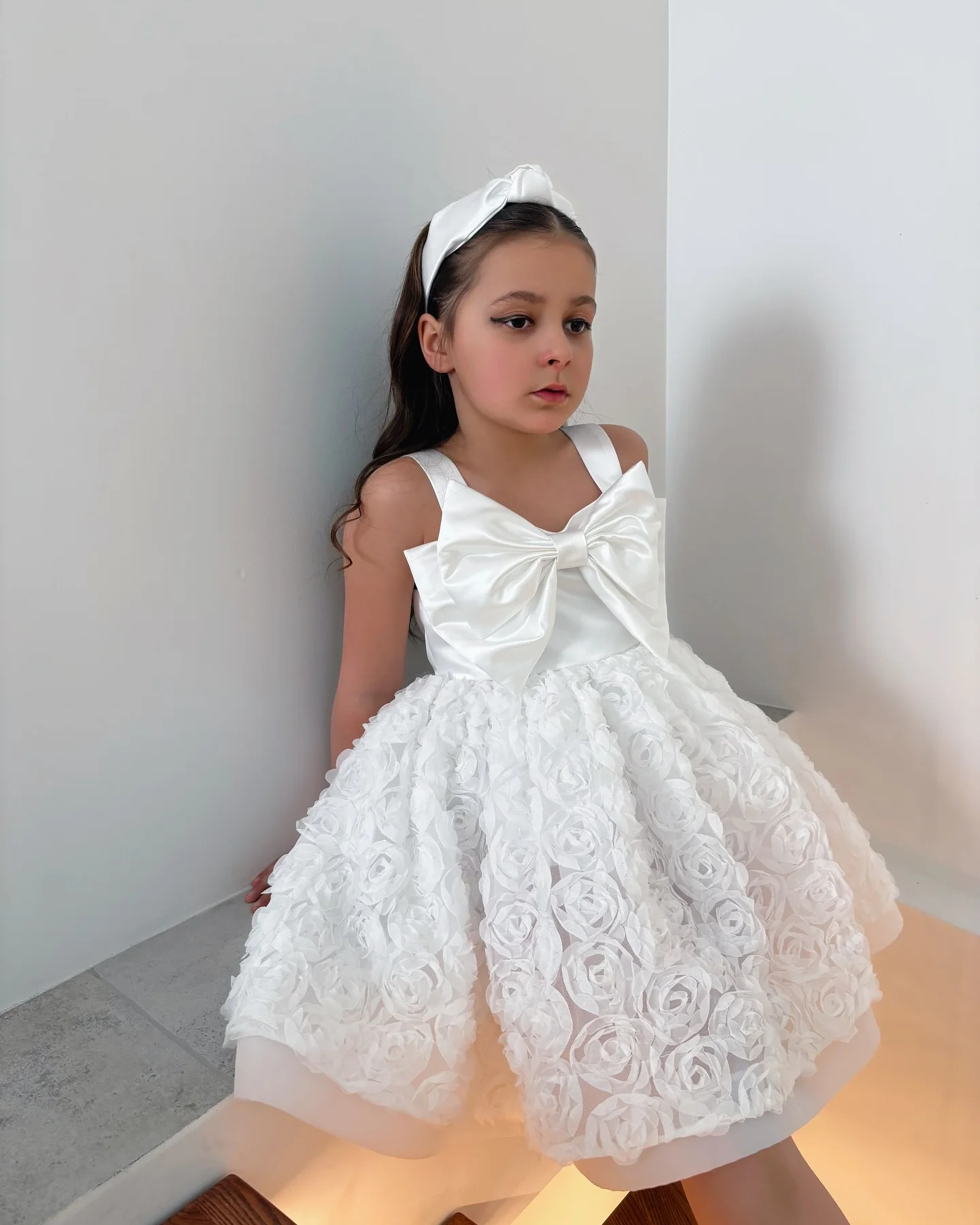 vestido-blanco-de-tirantes-para-nina-con-gran-lazo-de-saten-falda-de-tul-con-rosas-3d-para-bodas-cumpleanos-sesiones-de-fotos-vestido-formal-de-princesa