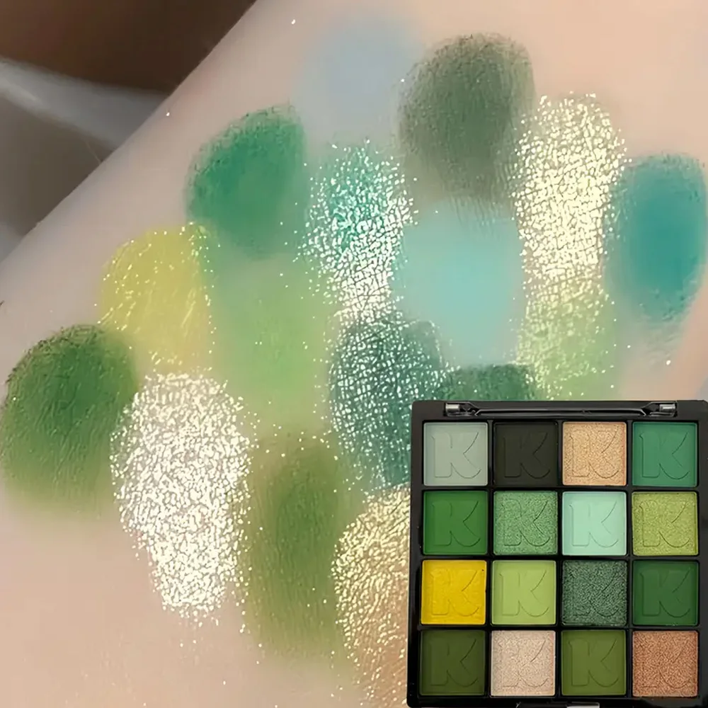 16 色のグリーン オリーブ マット アイシャドウ プレート - 高い演色性、マットな質感、素晴らしいアイ メイクアップ効果を作成します。