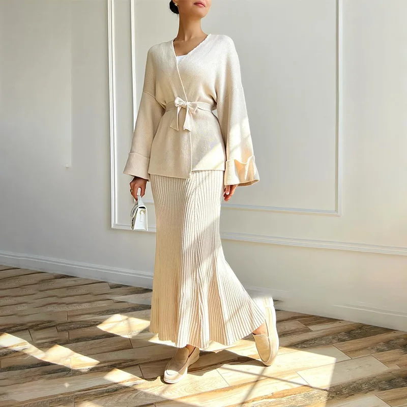 

2025 Autumn New V-neck Lace Up Wide Sleeve Temperament High Waisted Skirt Set