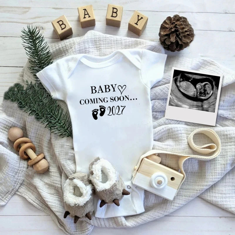 New Baby Coming Soon 2027 Newborn Baby Rompers Pregnancy Announcement Baby Boys Girls Bodysuits Cotton Infant Clothes Gifts