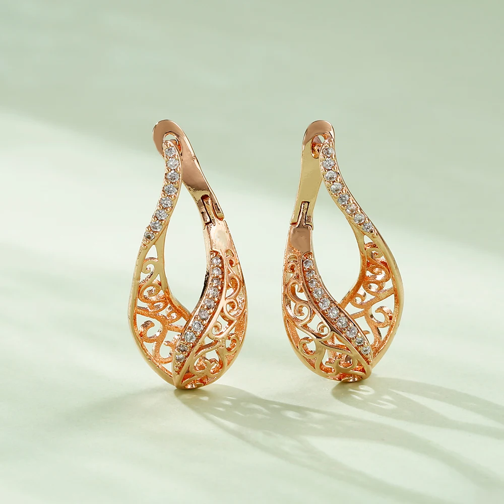 Hollow flower -shaped earrings Fashion Jewelry Copper Plated 585 Rose Gold Ms. Gold Party Banquet Festive Gift Gift