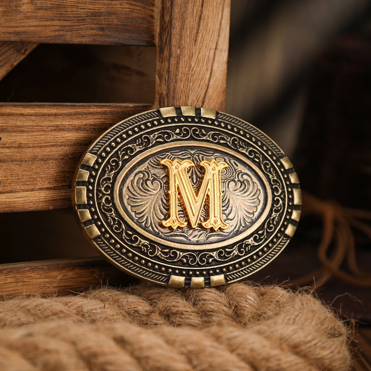 Una fibbia per cintura in metallo con fibbia per cintura in stile occidentale per uomo e donna, con una fibbia per cintura unica, retrò e innovativa