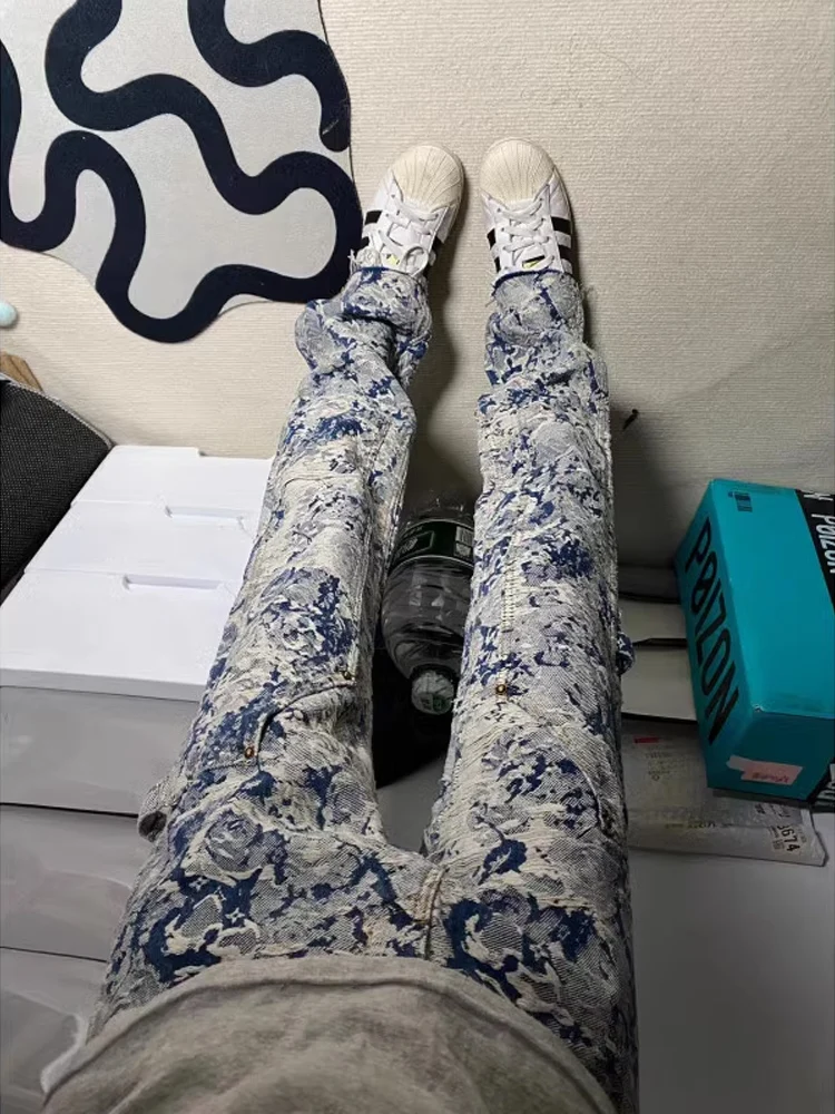 

Blue Floral Embroidery Destroyed Denim Jeans Men's Lightweight Luxury Design Sensation Pants Trendy American Logging Workwear