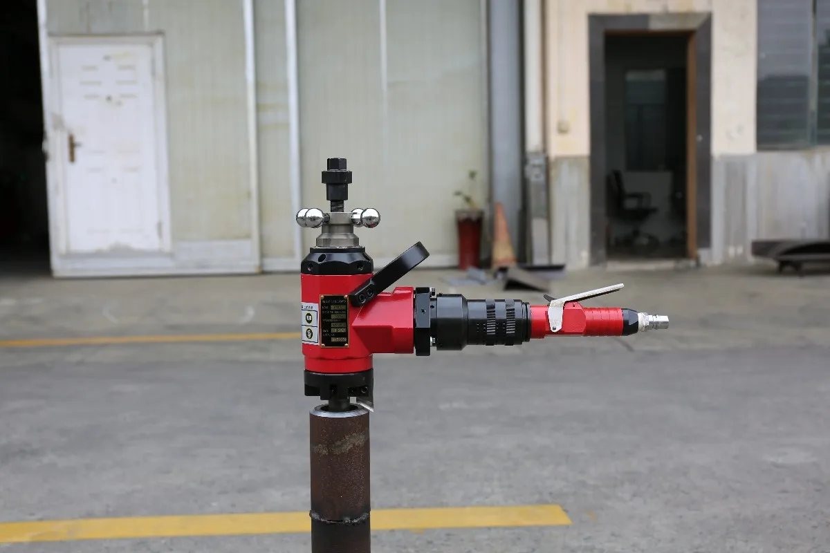 

Portable pipe beveling machine