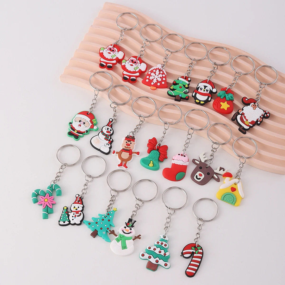 20pcs Christmas Gifts keychain, mini Cute keyring Classroom Prizes, Santa Claus, Ornament Santa Claus Christmas tree Pendant