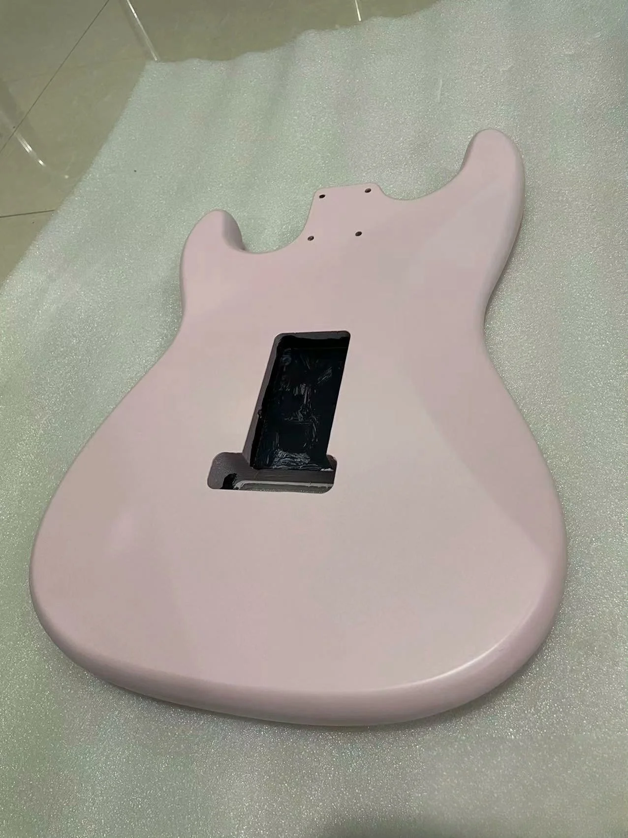 Pink electric guitar body Alder body,  Connect the neck of the instrument to 5.56mm