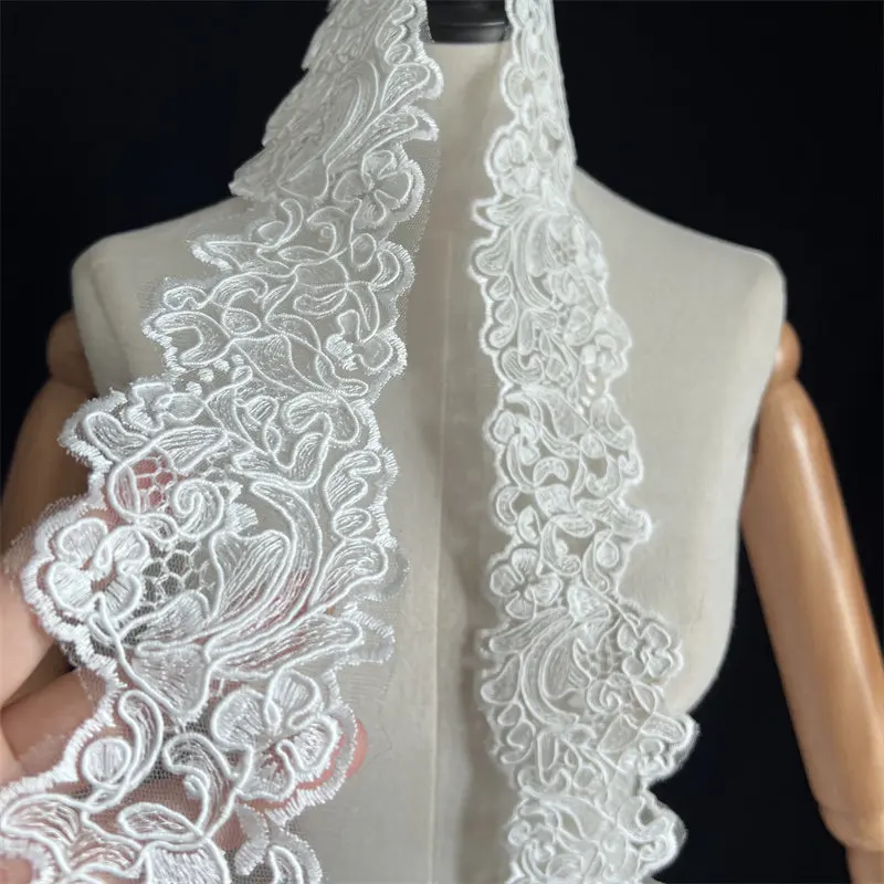 New 3-yard Soft and Skin-friendly White Carved Bone Lace Trim for Cheongsam, 8CM Wide, Ideal for Clothing Appliqué Sets