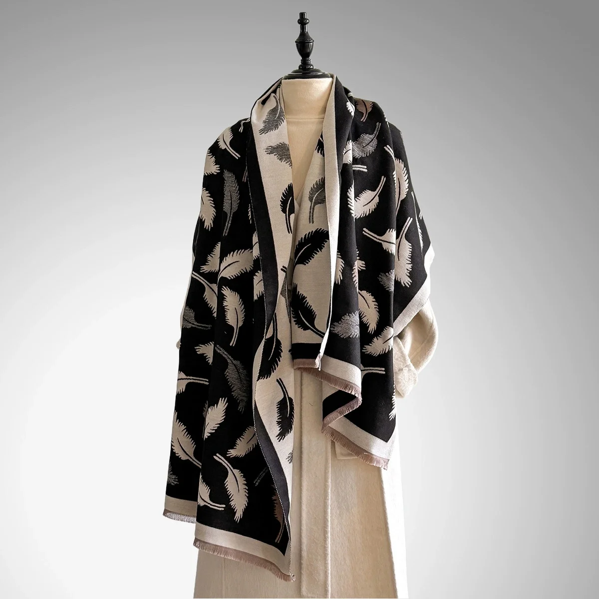

New Elegance Women Feather Print Scarf 2025 Winter Warmer Pashmina Two-Sided Scarves Female Shawls Thick Blanket Wraps Foulard