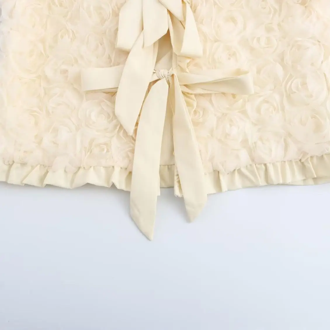 秋の新作レディース服 欧米風 フレンチファッション 立体フラワーフリル裾 フレンチストラップジャケット