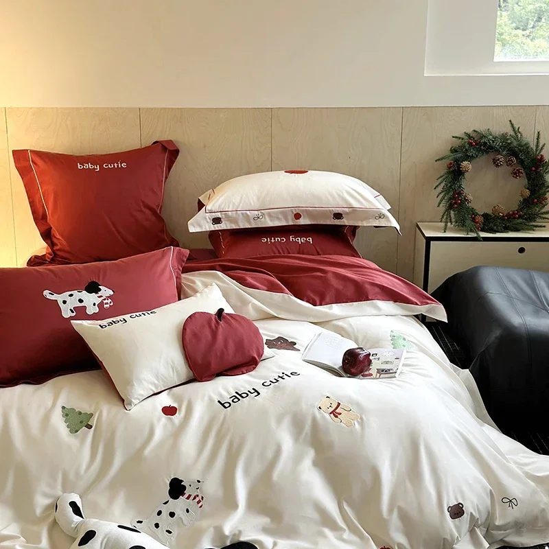 

High-end Cute Dog Embroidered 100% Long-staple Cotton Bedding Set King Luxury Bear Embroidered Duvet Cover Set with Bed Sheet
