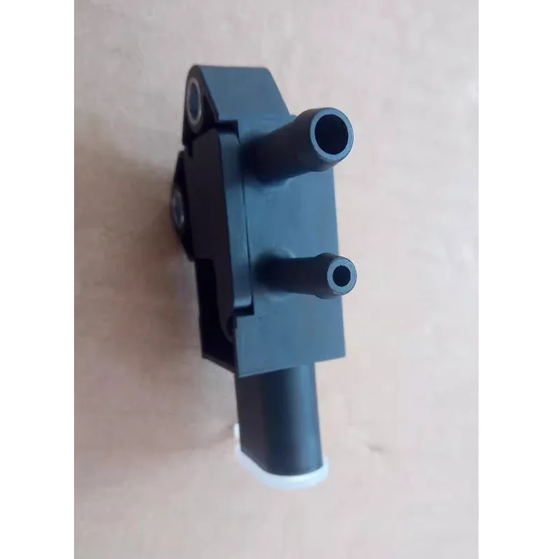 For CNHTC SINOTRUK HOWO Light Truck Parts Weichai Engine Differential Pressure Sensor 1001064217