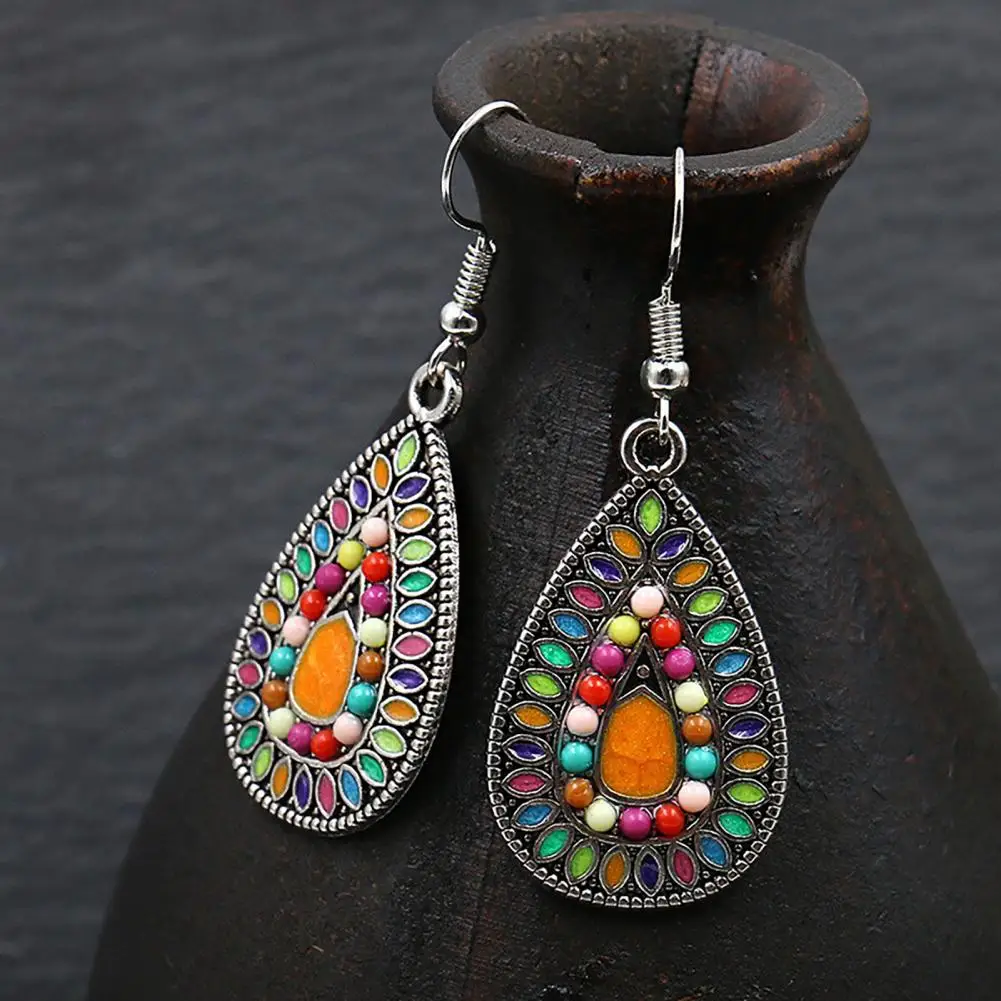 Dressing Dangle Earrings: The Perfect Accessory for Every Outfit Transition