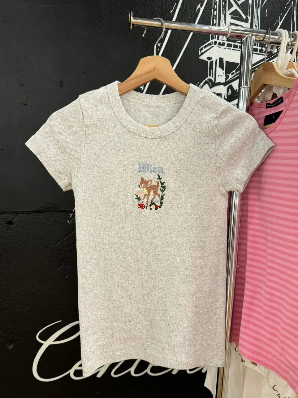 Little Deer Flowers Embroidery T-shirt Woman O-Neck Short Sleeve Cotton Tees Top Spring Casual Sweet Cute New Slim Tshirt Y2k
