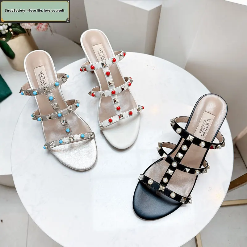 2025 الصنادل النسائية الصيف كتلة الكعوب المسامير جوفاء السيدات النعال في الهواء الطلق أحذية نسائية فاخرة مصمم أحذية امرأة أنيقة