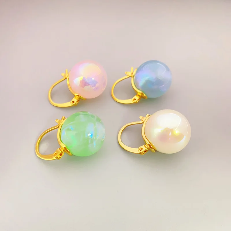 

2023 Korean New Cute Pearl Studs Hoop Earrings for Women Gold Color Eardrop Minimalist Tiny Huggie Hoops Wedding Fashion Jewelry