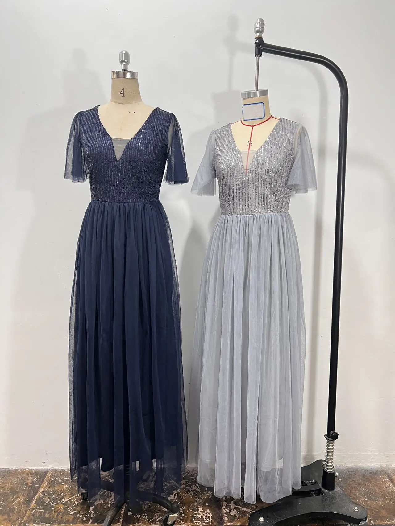 Ladies Sequined V-neck Evening Dress Short-Sleeved Banquet Mesh Big Swing Skirt for Graduation Performance Sexy Long Skirt