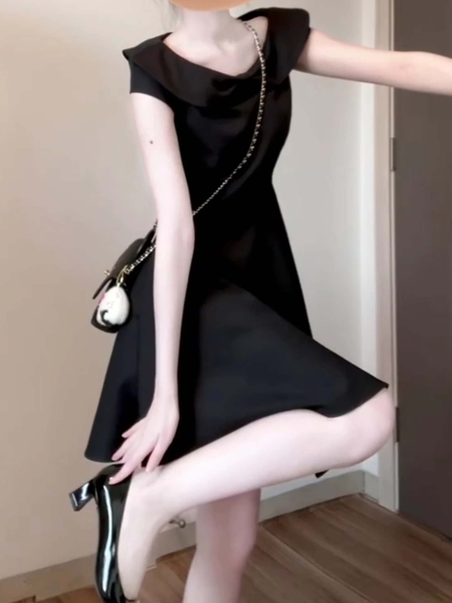 

Новая женская летняя юбка Hebe Sle Bla oulder Dr 2026 года с высокой талией, короткая, с эффектом утяжки на талии, миди