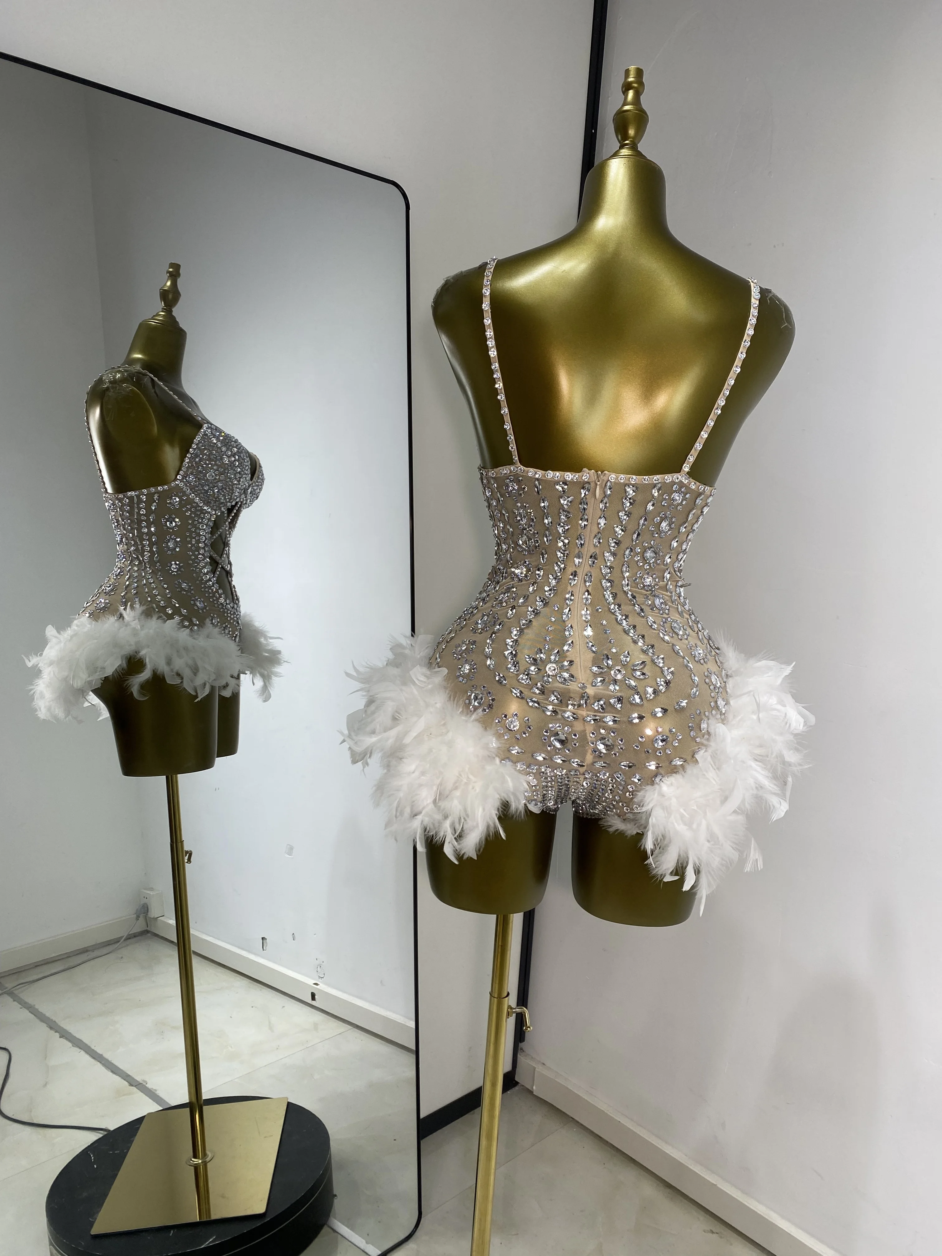 Damskie stroje do gimnastyki artystycznej, body na ramiączkach spaghetti, zdobione cyrkoniami, z wycięciami, z piórami, strój sportowy do tańca, kostiumy na wieczorne wyjścia do klubu, na nocne bary.