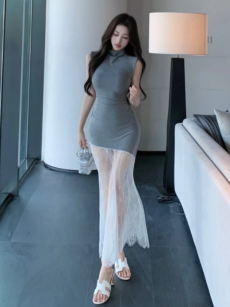 

Элегантное летнее платье-футляр с кружевными вставками, высоким воротником и облегающим силуэтом, цельное, с запахом, для летнего сезона