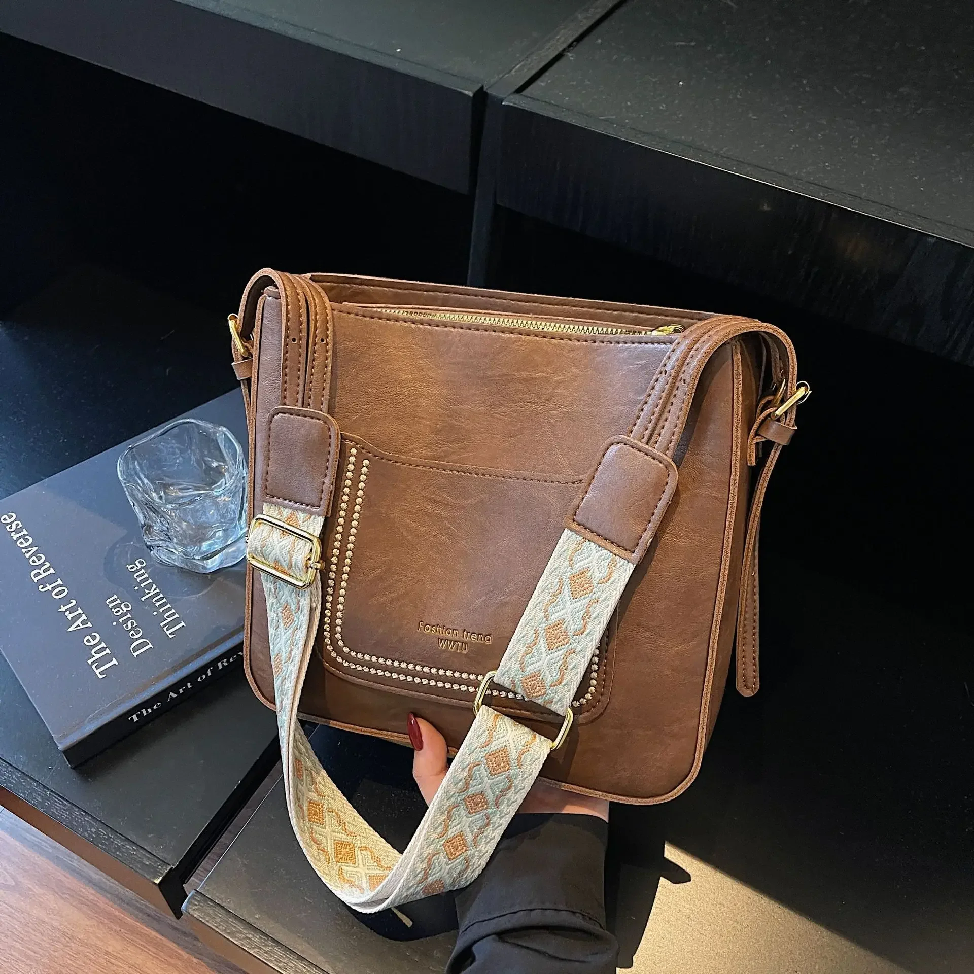 

2025 New Vintage Bucket Bag​​ for Women Wide Strap Crossbody Purse Retro Shoulder Bag High Quality Leather Fashion Casual Tote