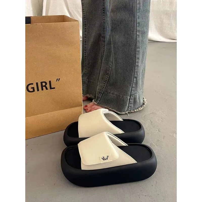 صافي الأحمر الفرنسية صنادل أرضية الإناث الصيف ملابس خارجية مع تنورة 2025 تصميم جديد متخصص الشعور الخروج على أحذية الشاطئ #5