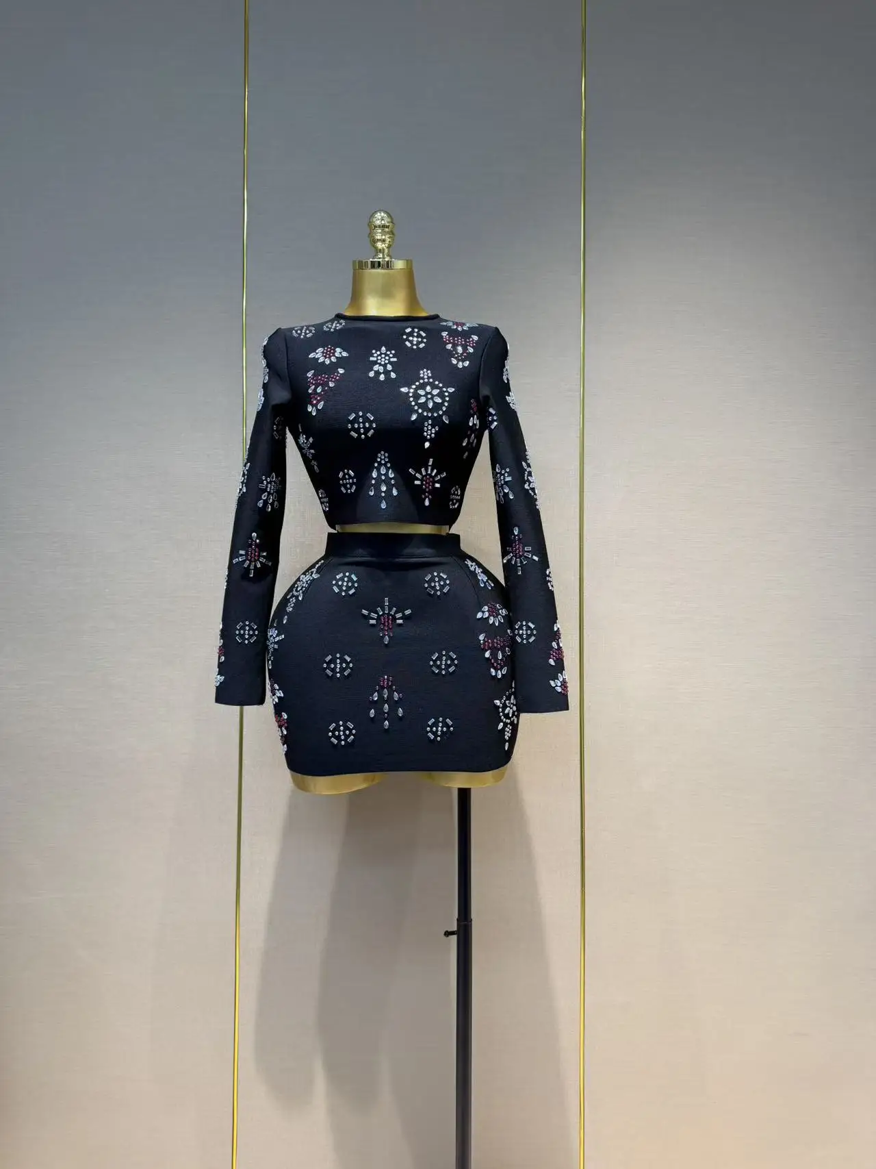 luxury-hand-embroidered-sequin-slimming-set-round-neck-long-sleeve-crop-top-with-geometric-floral-patterns-high-waist-bodycon-sk
