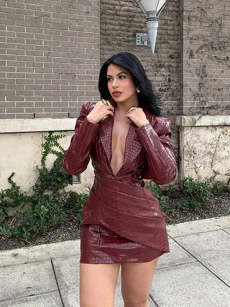 Sexy Frauen Tiefem V-ausschnitt Langarm Leder Mini Kleid Mode Burgund Hohe Taille A-linie Kleid 2024 Neue Dame Disco Party kleider