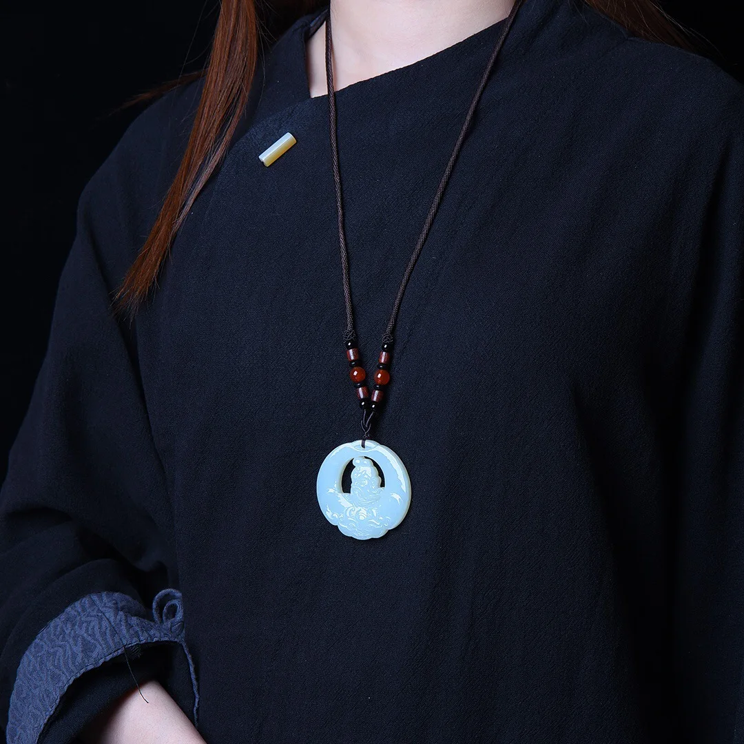 

Изысканная полая фигурка Гуань Гуна из хэтяньского нефрита, универсальная модель для мужчин и женщин.