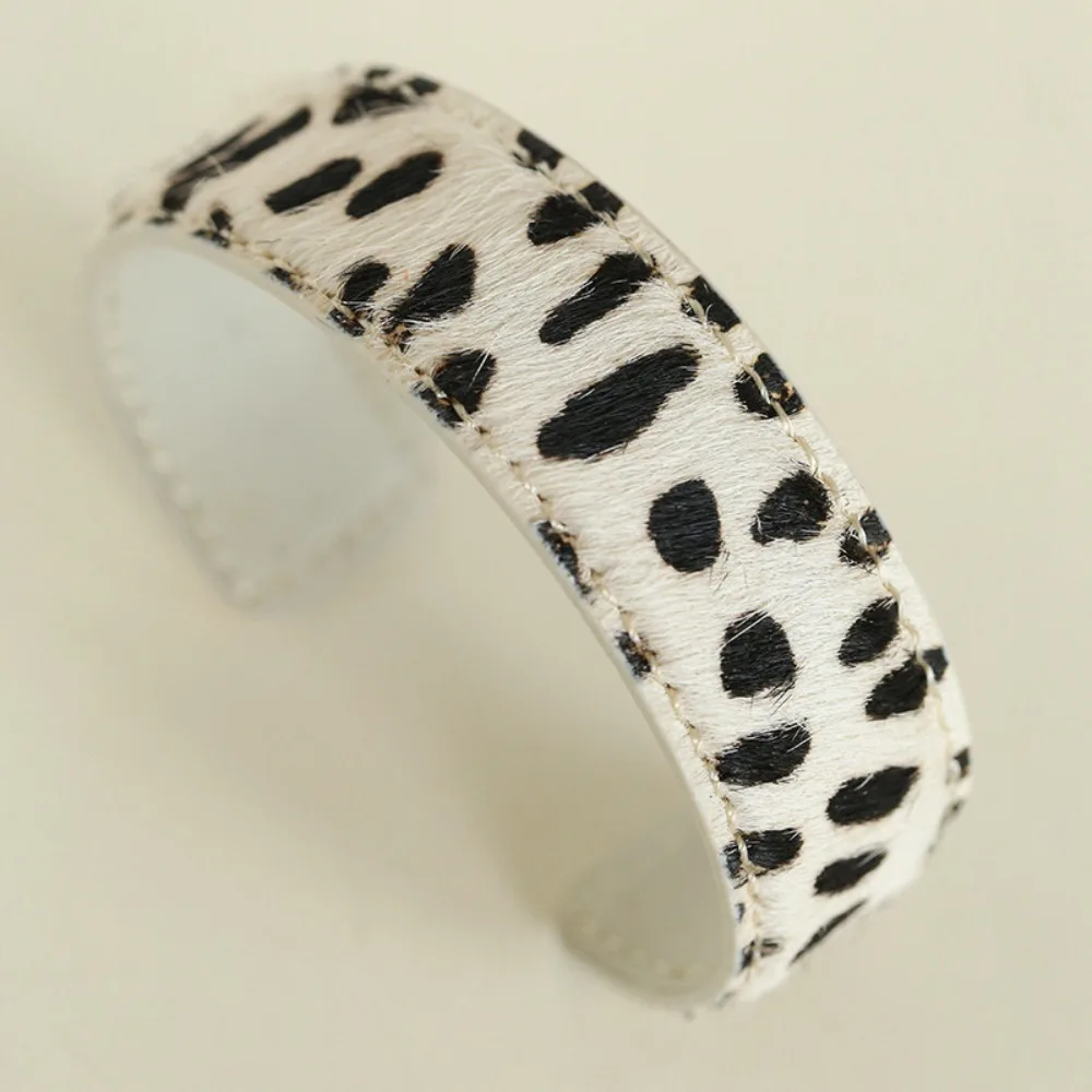 Прошитый браслет с леопардовым принтом, креативный пушистый браслет из натуральной кожи из конского волоса, винтажный модный C-образный открытый браслет, подарок
