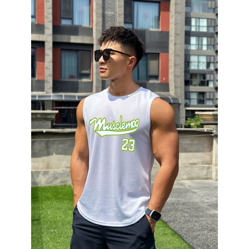 

2024Summer Men's New Mesh Breathable Sleeveless Vest Fashion Sports Men Basketball Fitness round Neck Pullover Top Vest