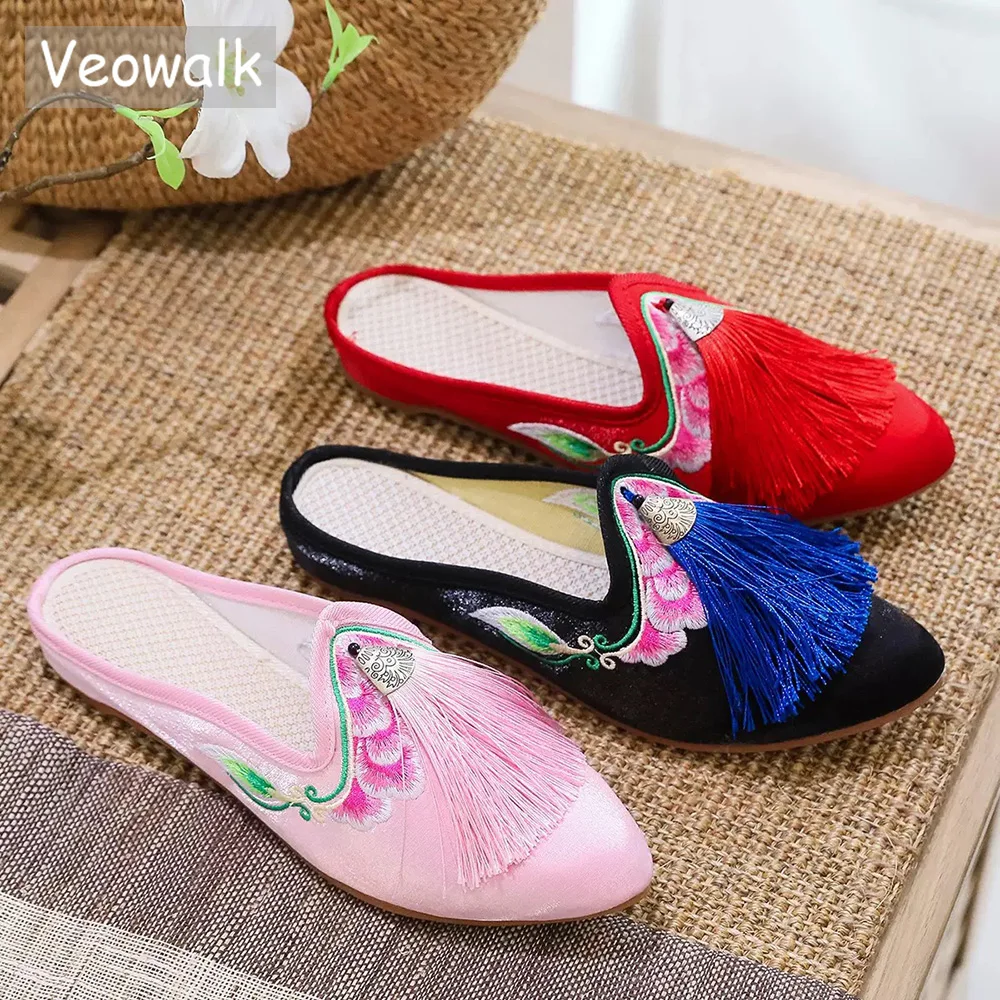 

Veowalk/женские бархатные шлепанцы с вышивкой цветов и бахромой; Летние удобные шлепанцы с острым носком на плоской подошве для женщин