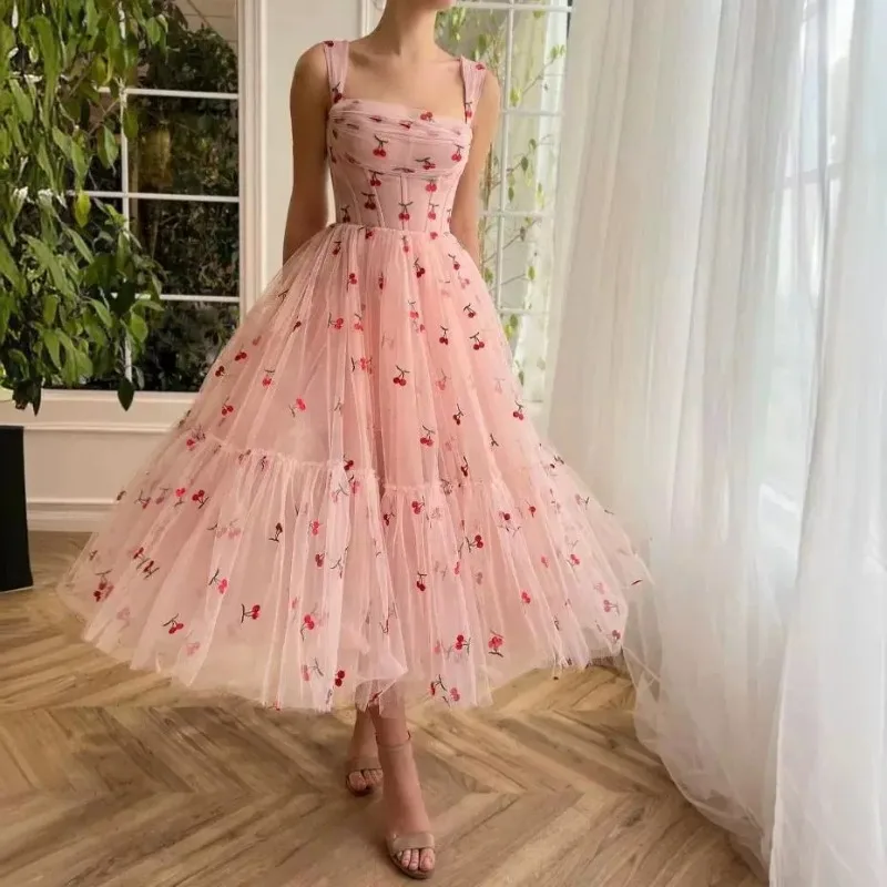 

2025 New Women's Summer Sexy Evening Dress Fashion Flower Decoration Socialite Strap Party Can Wear Small Dress Usually