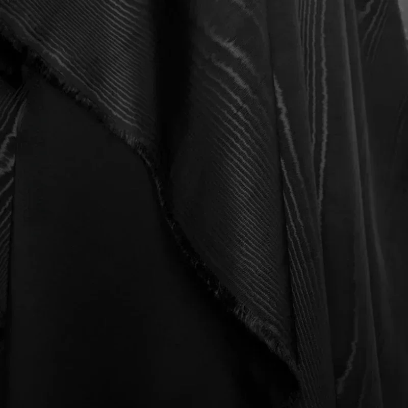 

Черная глянцевая ткань с 3D-рельефным узором «Водная волна» для дизайнерских платьев, курток, одежды, для шитья своими руками, материал по метру