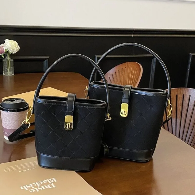 

Уникальная сумка для подгузников для женщин: простая, но высококачественная кожаная сумка, роскошная винтажная сумка-мессенджер с дизайнерским логотипом от парижского бренда.