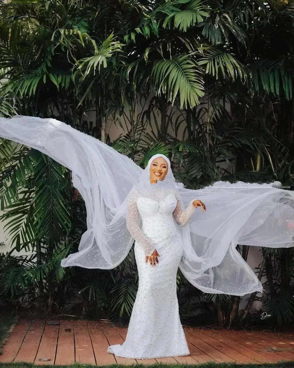 Customized Luxury Aso Ebi Mermaid Wedding Dresses For Bride Sweep Train Long Sleeves Shinny Beads Crystals Bridal Gown