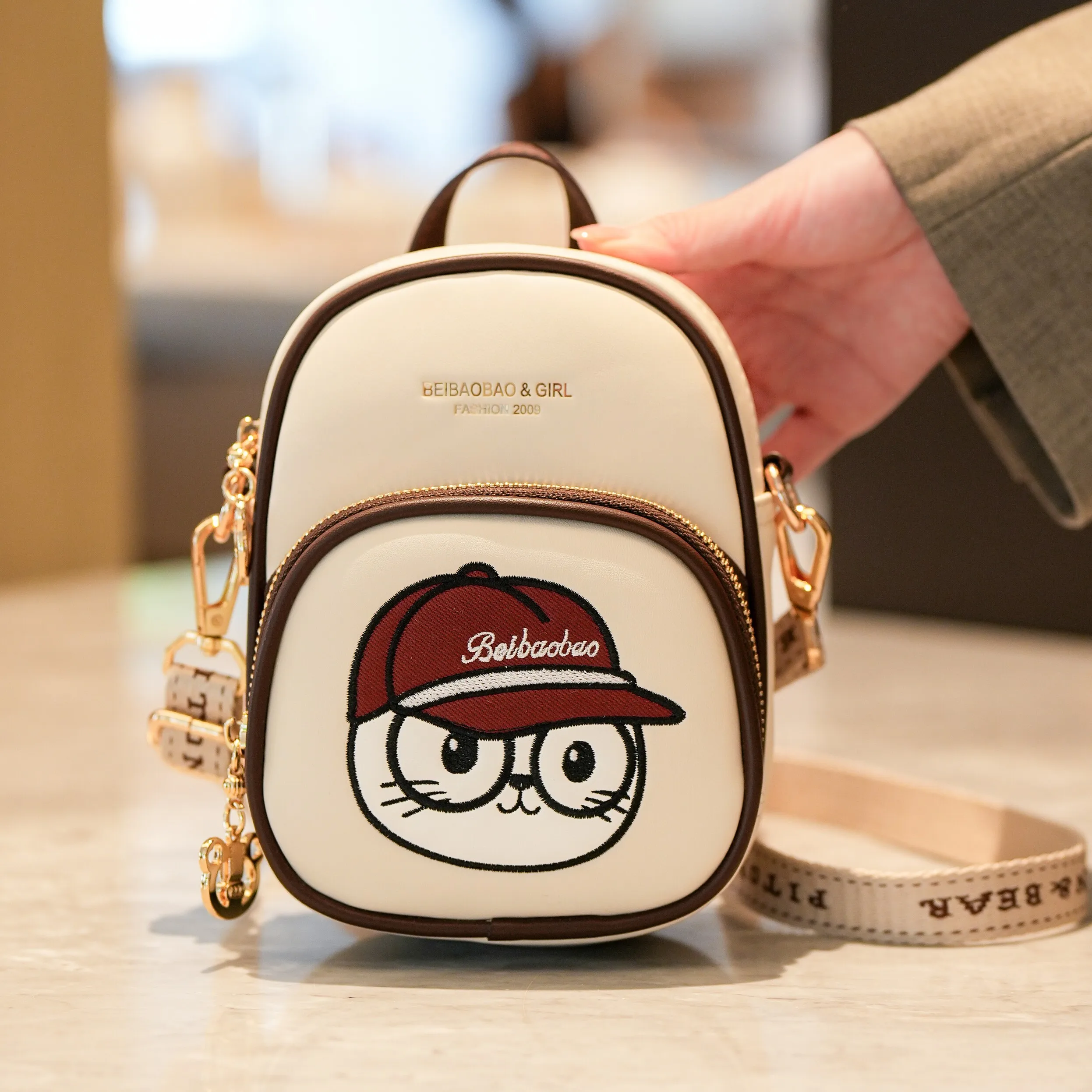 

Cute Mini Smartphone BagDaily Commute Storage SatchelDiagonal PackStudent Simple Shoulder BagLady's Pocket-sized Pet Cap Design