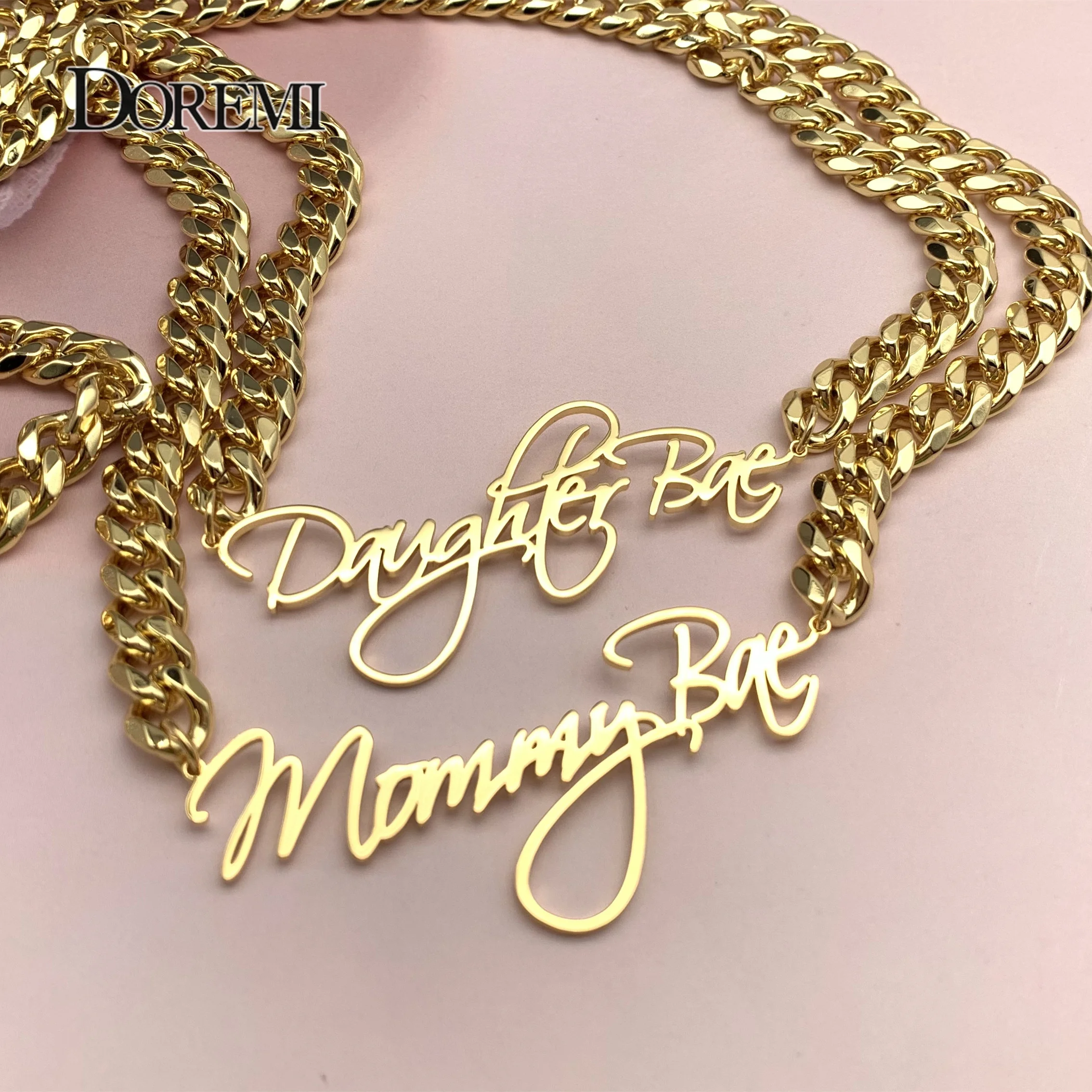 

Lateefah custom 8mm thick Cuban chain custom cursive script nameplate necklace name pendant personalized necklace for women