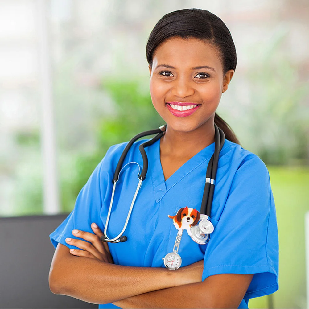 2 قطعة كارتون كلب صغير معلق ممرضة ساعة الجيب لطيف قابل للسحب سلسلة عملية دائمة التمريض ساعة الصدر